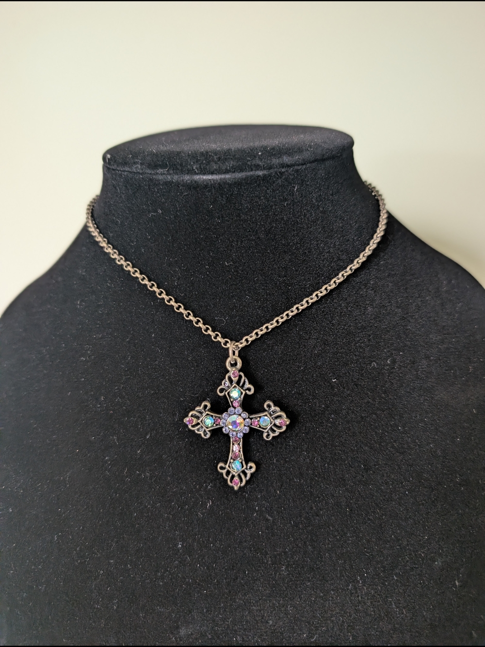 Vintage-Inspired Iridescent Crystal Cross Pendant Necklace - Unbranded - Picture 7 of 10